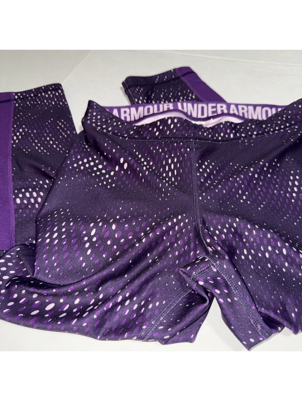 Under Armour Women's Medium Purple Compression Heat Gear Crop Leggings NWT
